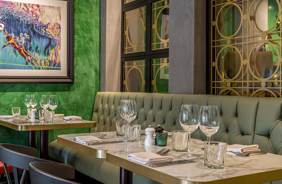 Aqua Bar and Grill carousel image 1